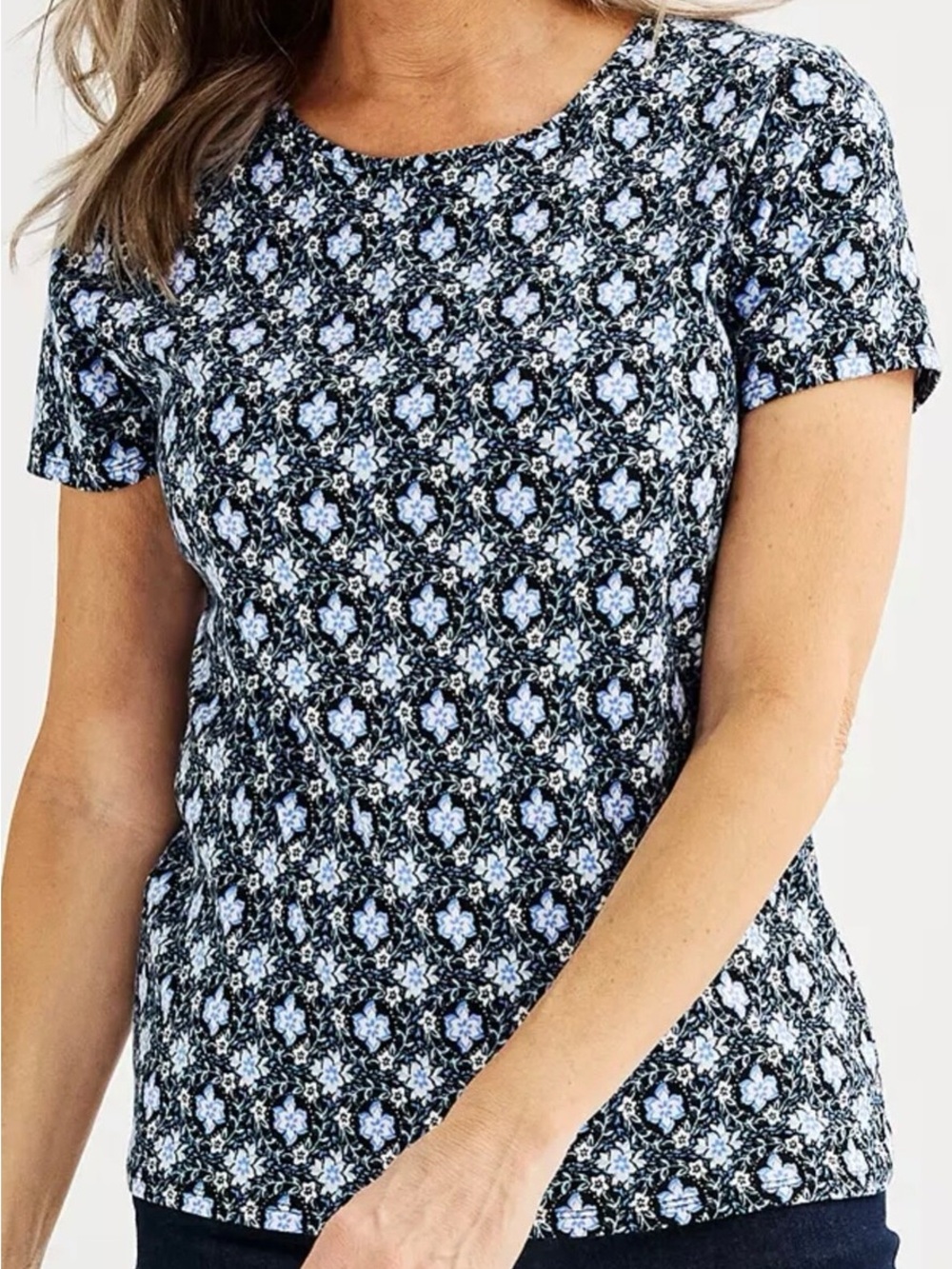 Croft & Barrow Black Short Sleeve Floral Tee with Light Blue Accents